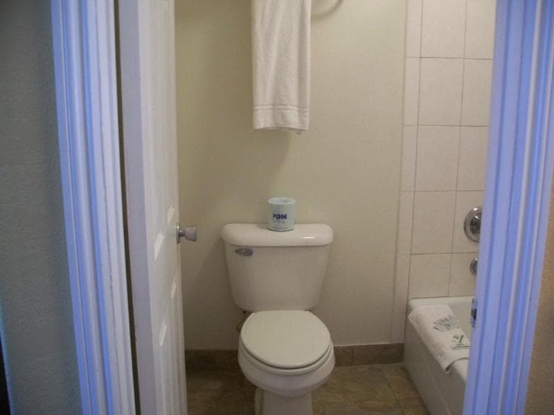 Abbys Anaheimer Inn 5