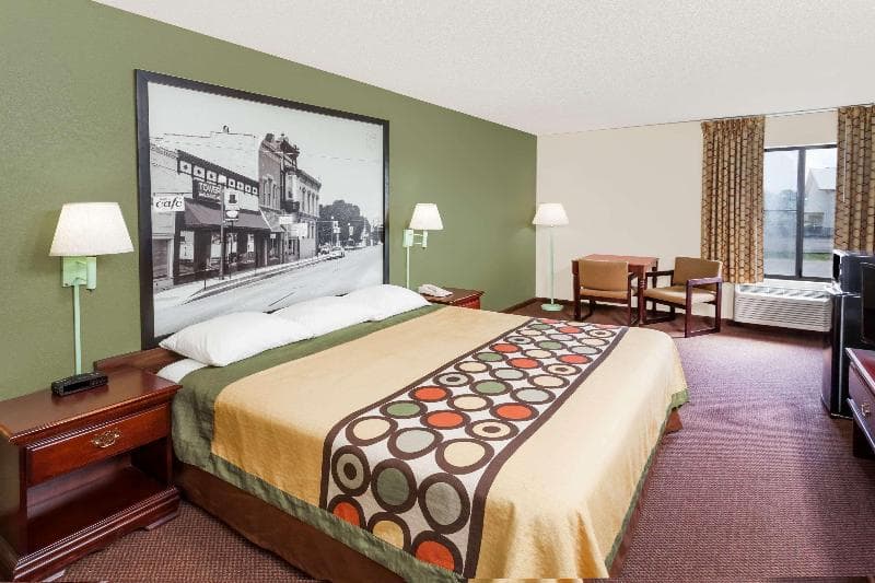 Super 8 By Wyndham Lincoln photo 1