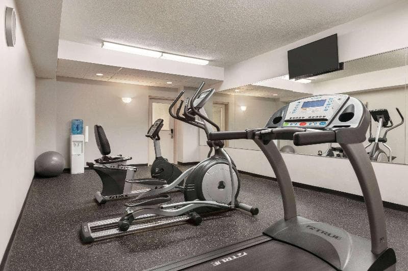 Days Inn By Wyndham London 2
