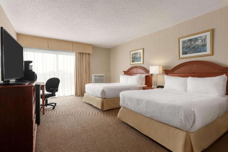 Days Inn By Wyndham London 4