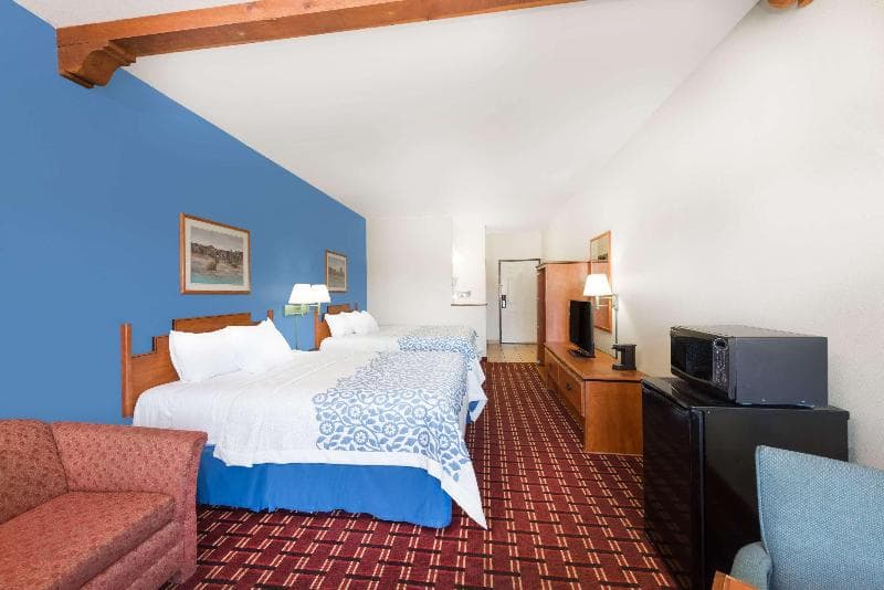 Days Inn & Suites by Wyndham Lordsburg 3