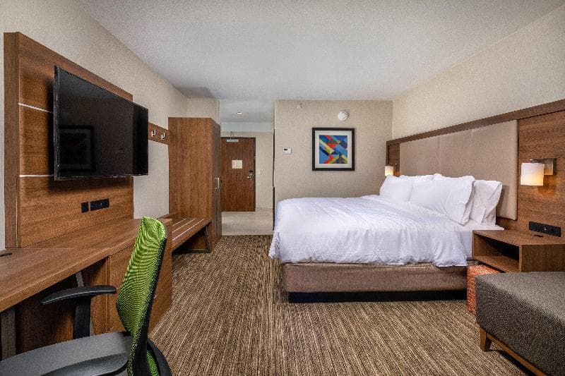 Holiday Inn Express & Suites Chatsworth 4
