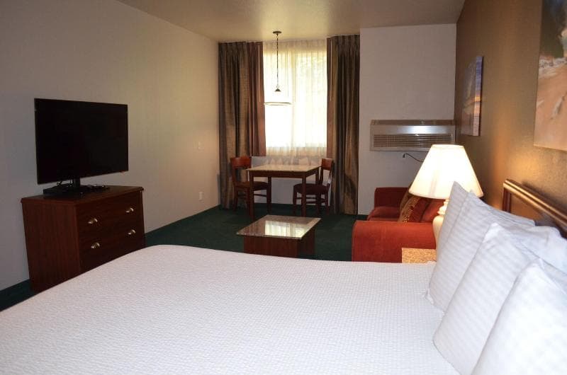 The Ashley Inn & Suites 4