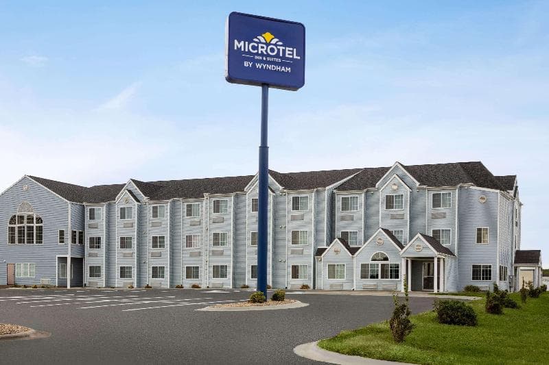 Microtel Inn & Suites by Wyndham Lincoln 2