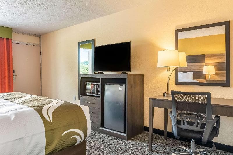 Quality Inn 4