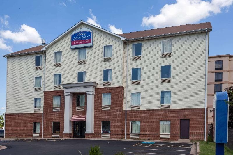 Howard Johnson By Wyndham Airport 5