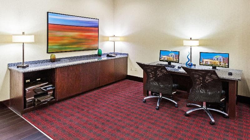 Holiday Inn Express & Suites Duncan 1