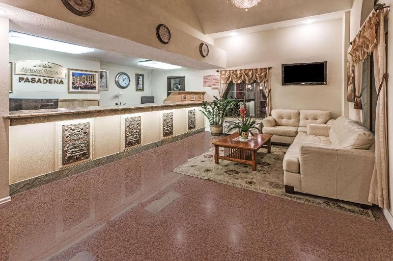 Howard Johnson by Wyndham Pasadena 3