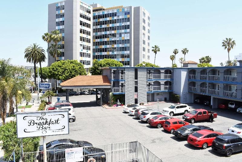 Travelodge by Wyndham Long Beach Convention Center 4