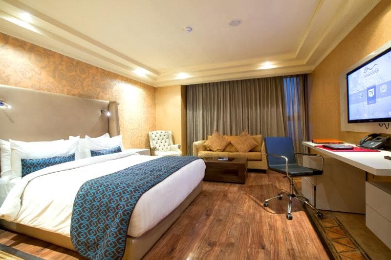 Victoria Crown Plaza 4