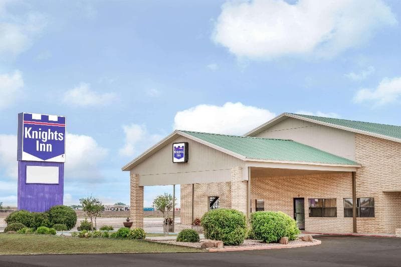 Knights Inn - Slaton 2