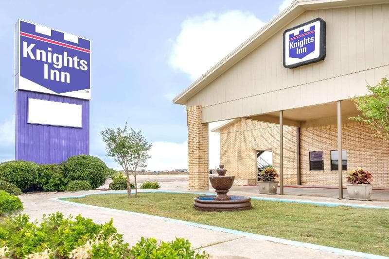 Knights Inn - Slaton 4