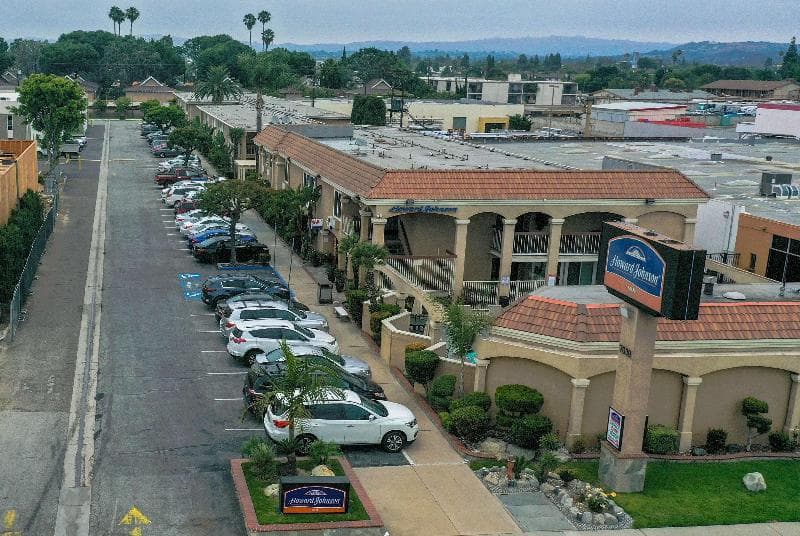 Howard Johnson by Wyndham Buena Park photo 1