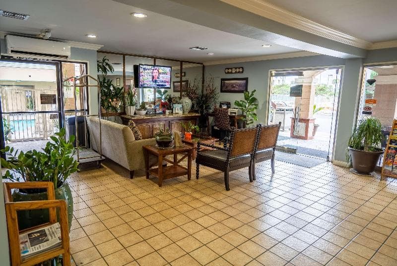Howard Johnson by Wyndham Buena Park 3