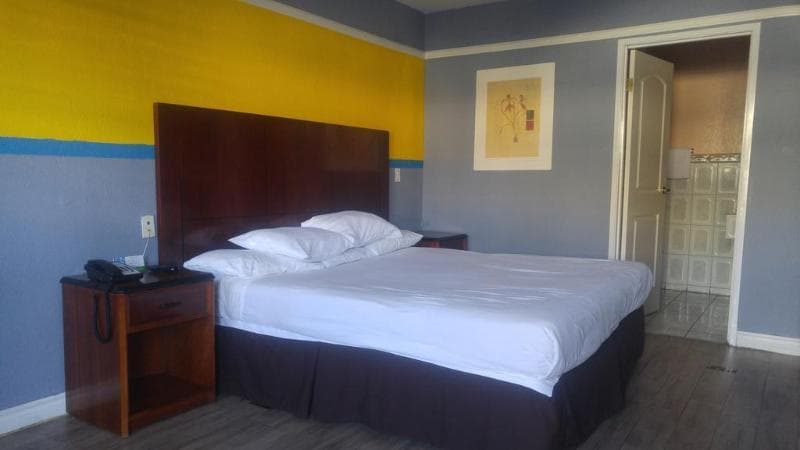 Riviera Motel 4