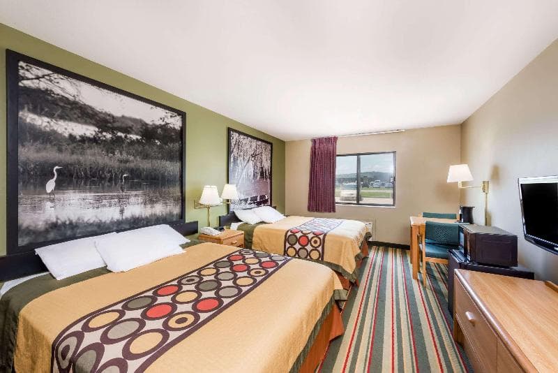Super 8 By Wyndham Chanute 2