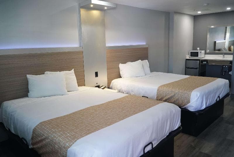 Travelodge by Wyndham Whittier photo 1