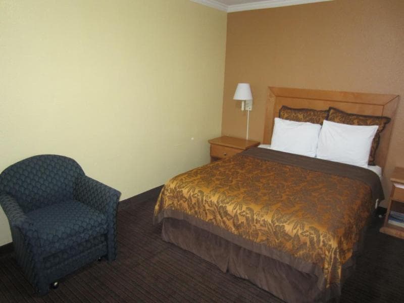 Anaheim Islander Inn And Suites 5