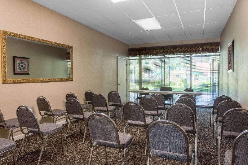Days Inn by Wyndham Leesville 4