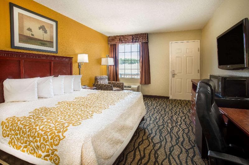 Days Inn by Wyndham Leesville photo 1