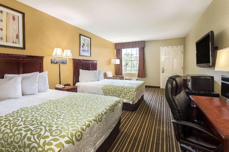 Days Inn by Wyndham Leesville 2