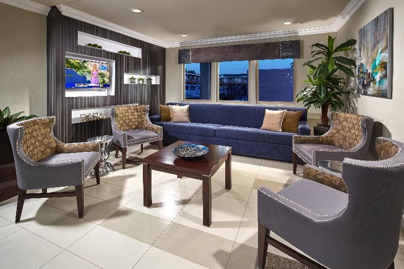 Eden Roc Inn And Suites 3