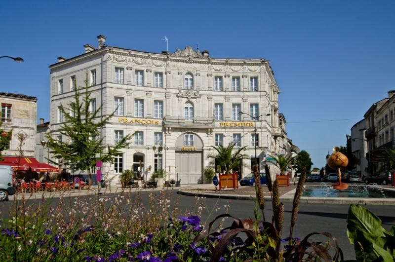 Hôtel François Premier main