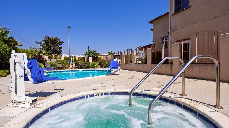 Best Western Plus Route 66 Glendora Inn 4