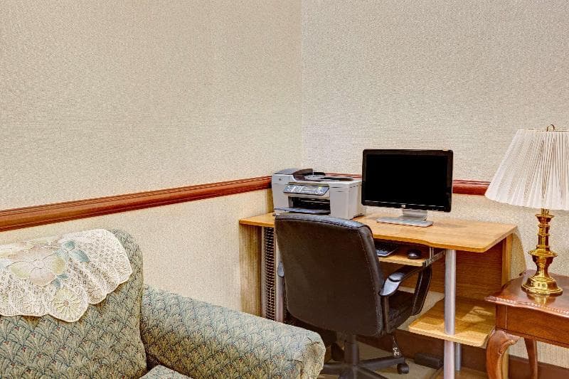 Days Inn & Suites by Wyndham Louisville SW photo 1