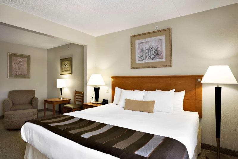 Wingate by Wyndham Louisville East photo 1