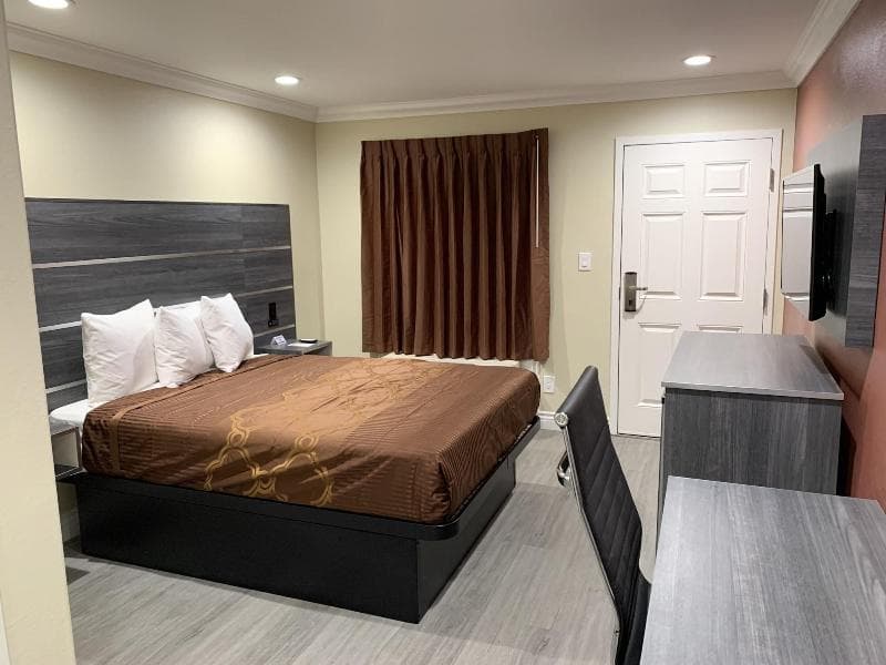 Pacific Inn Anaheim 4