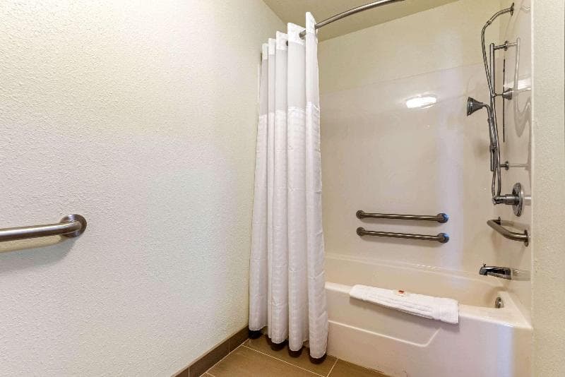 Comfort Inn & Suites Near Route 66 3