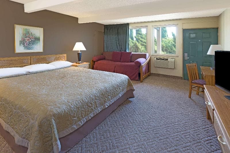 Costa Mesa Inn 4