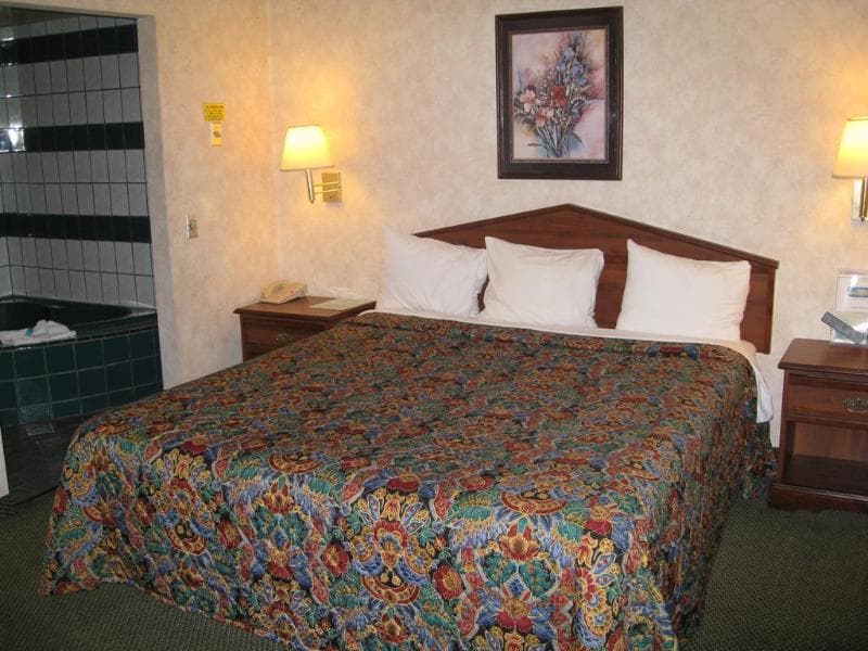 Hawthorne Plaza Inn 2