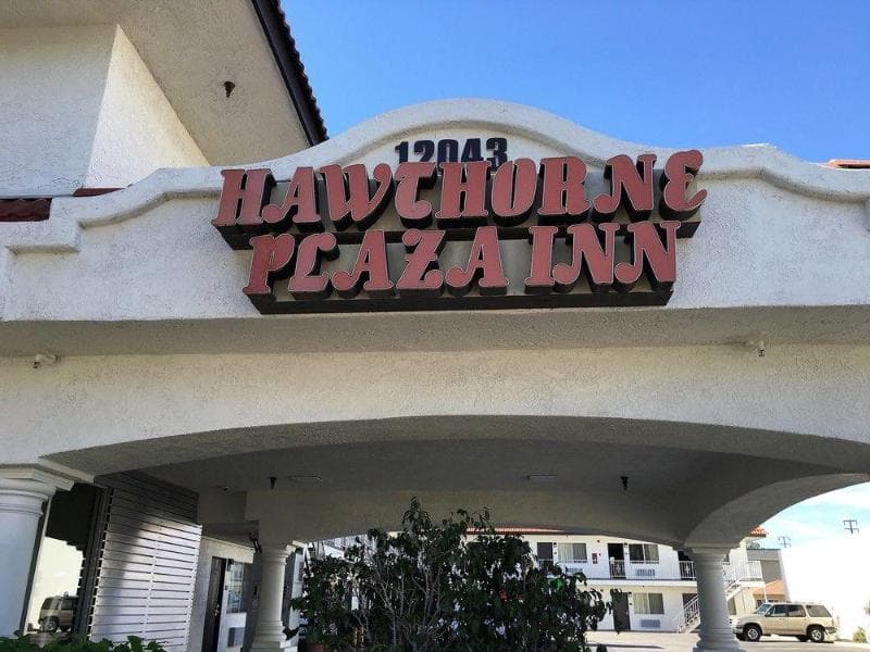 Hawthorne Plaza Inn 3