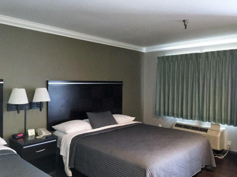 Hawthorne Plaza Inn 4
