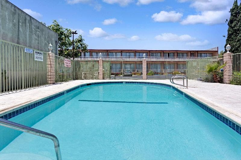 Travelodge By Wyndham Pasadena Central 4