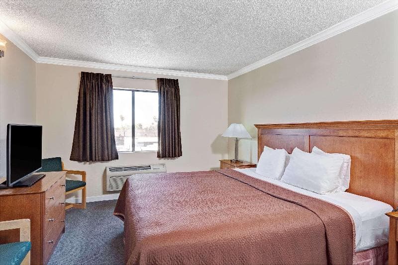 Travelodge By Wyndham Pasadena Central 3