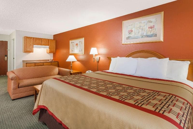 Days Inn & Suites by Wyndham New Iberia 5