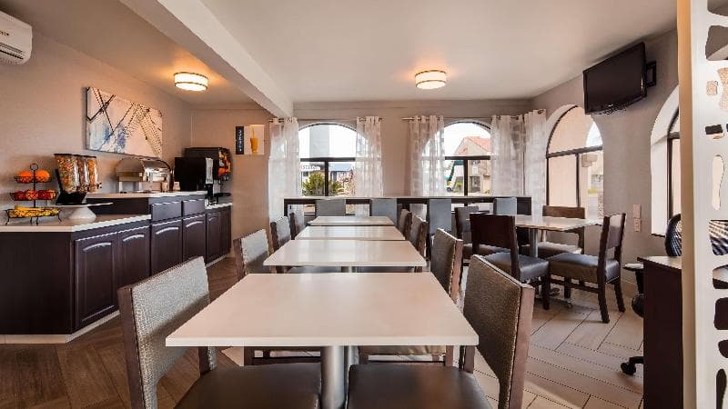 Best Western Los Alamitos Inn & Suites 3