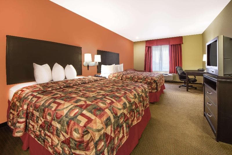 Comfort Inn & Suites 5