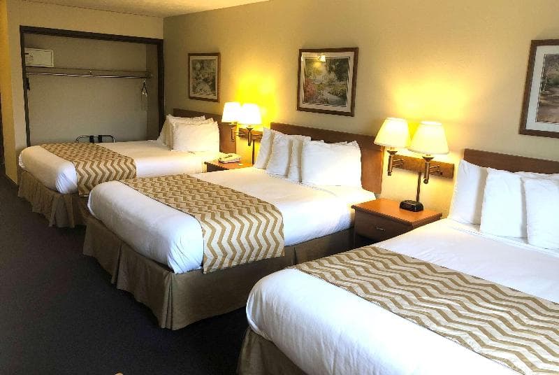 Travelodge by Wyndham Grand Island 1
