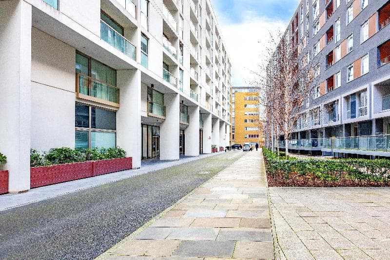Sublime Lanterns Court One-Bedroom Apartments 4