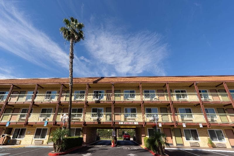 Super 8 by Wyndham Anaheim/Disneyland Drive 2