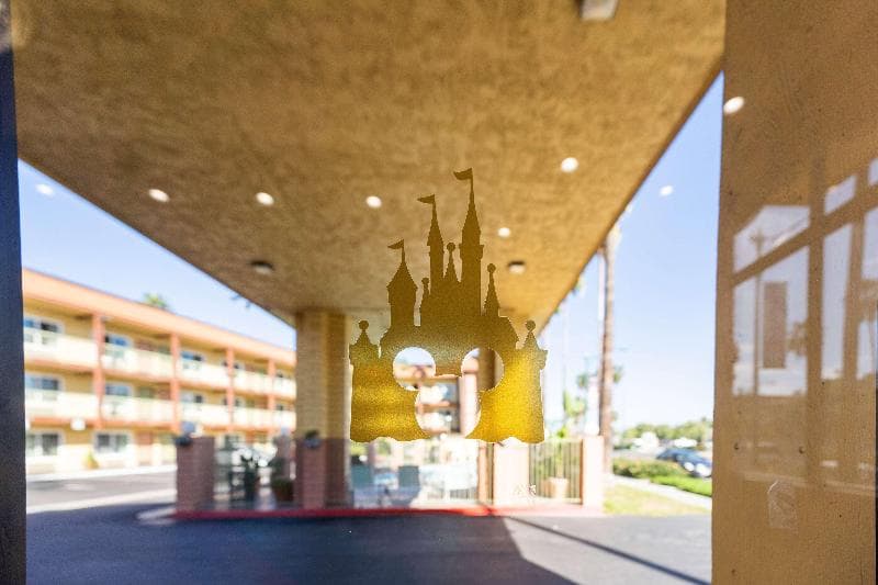 Super 8 by Wyndham Anaheim/Disneyland Drive 5