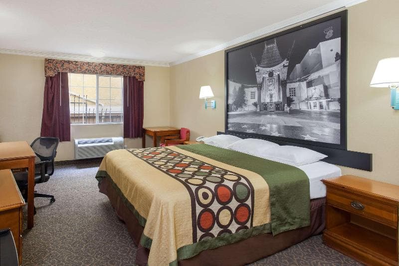 Super 8 by Wyndham Los Angeles Downtown photo 1