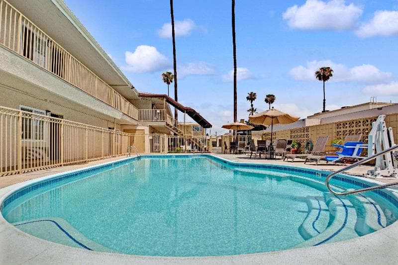 Super 8 By Wyndham Los Angeles-Culver City Area 3