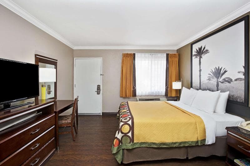 Super 8 By Wyndham Los Angeles-Culver City Area photo 1