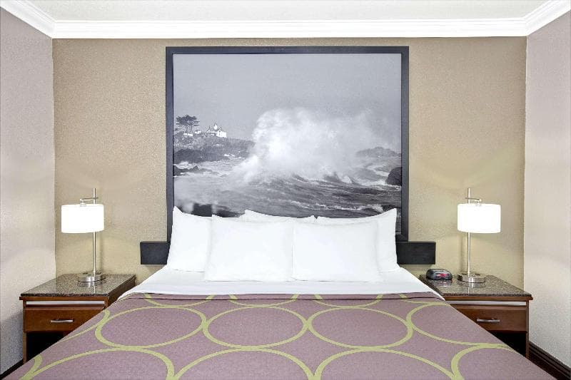 Super 8 By Wyndham Los Angeles-Culver City Area 2