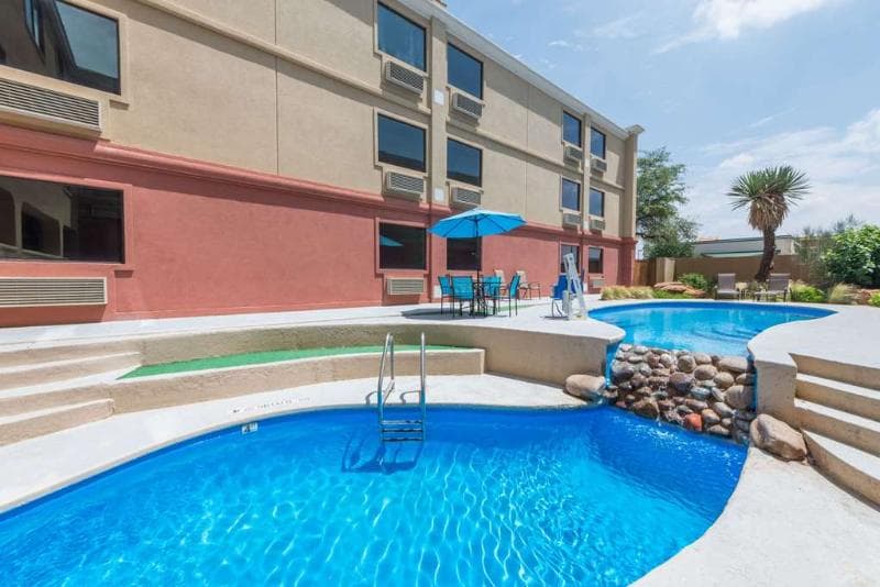 Surestay Plus Hotel By Best Western Lubbock Medical Center photo 1